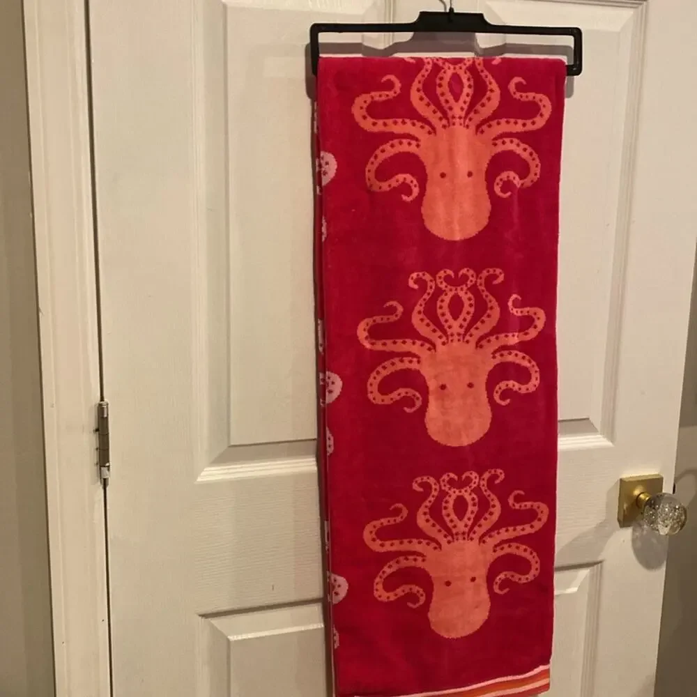 BNWT SIMPLY LUX LIVING Pink Red Octopus Beach Towel